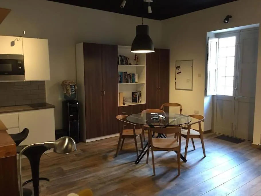 Valletta Stylish City Pad Malta